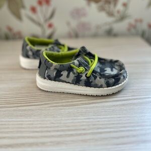 Hey Dude Kids Sneakers in Camouflage and Lime